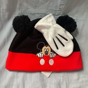 NEW Walt Disney Mickey Mouse Red Black‎ Toddler Fleece Winter Hat & Gloves Set